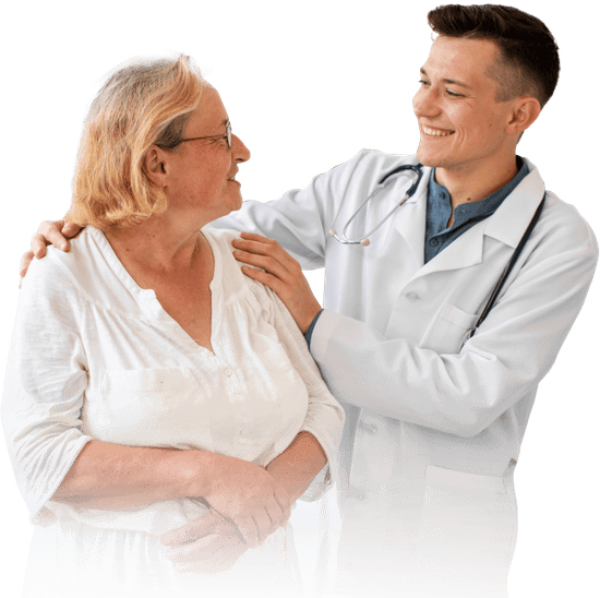 Doctora atendiendo a un paciente en consultorio